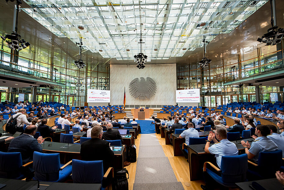 Symposium im ehemaligen Plenarsaal des Deutschen Bundestages